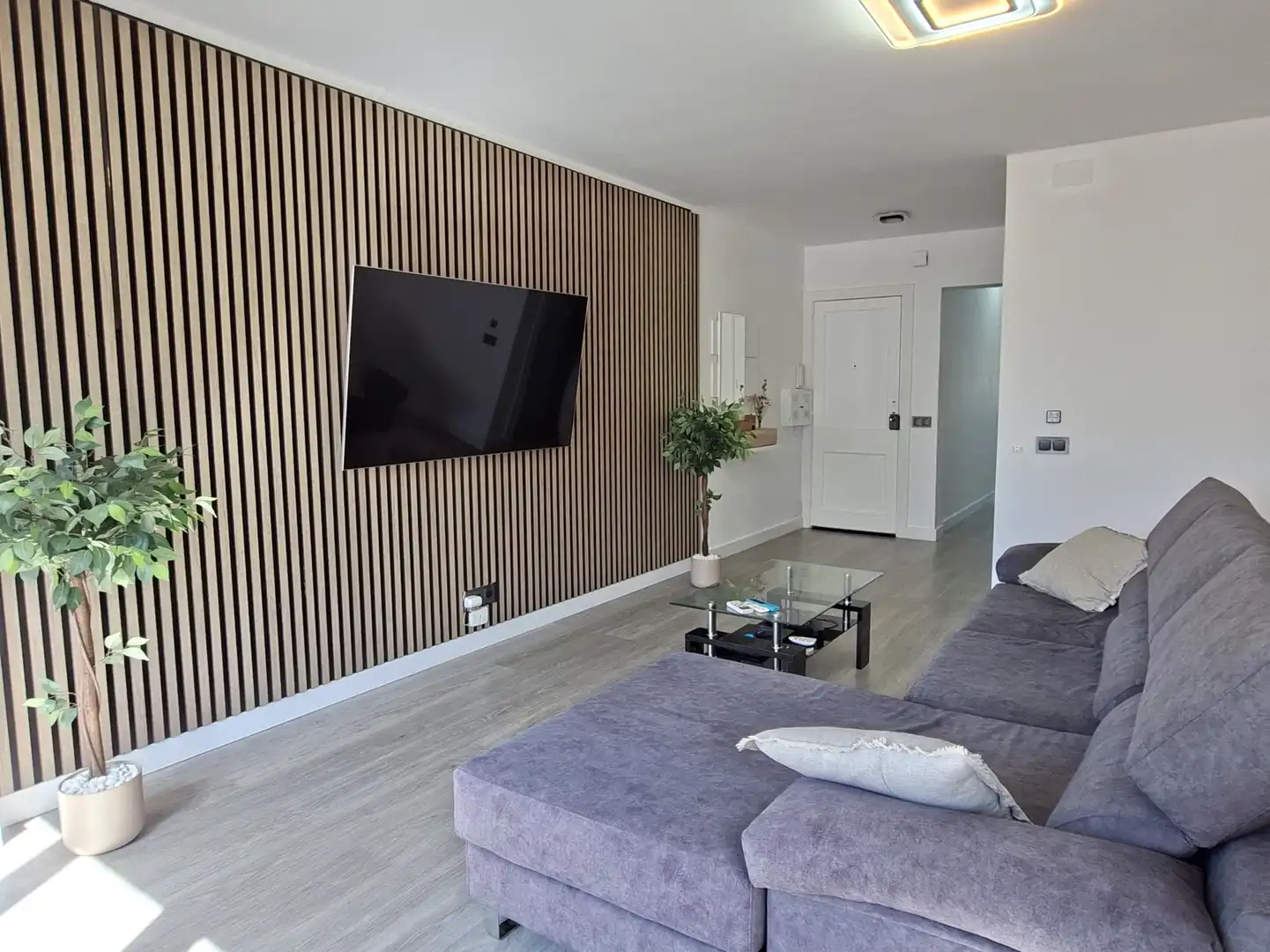 Living room of Flat for sale in Maó - Mahón  with Air Conditioner, Furnished and Balcony