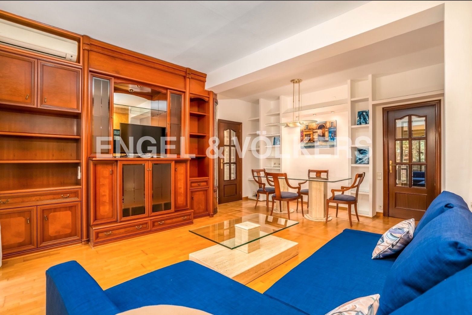 Living room of Flat for rent in  Barcelona Capital  with Air Conditioner, Heating and Parquet flooring