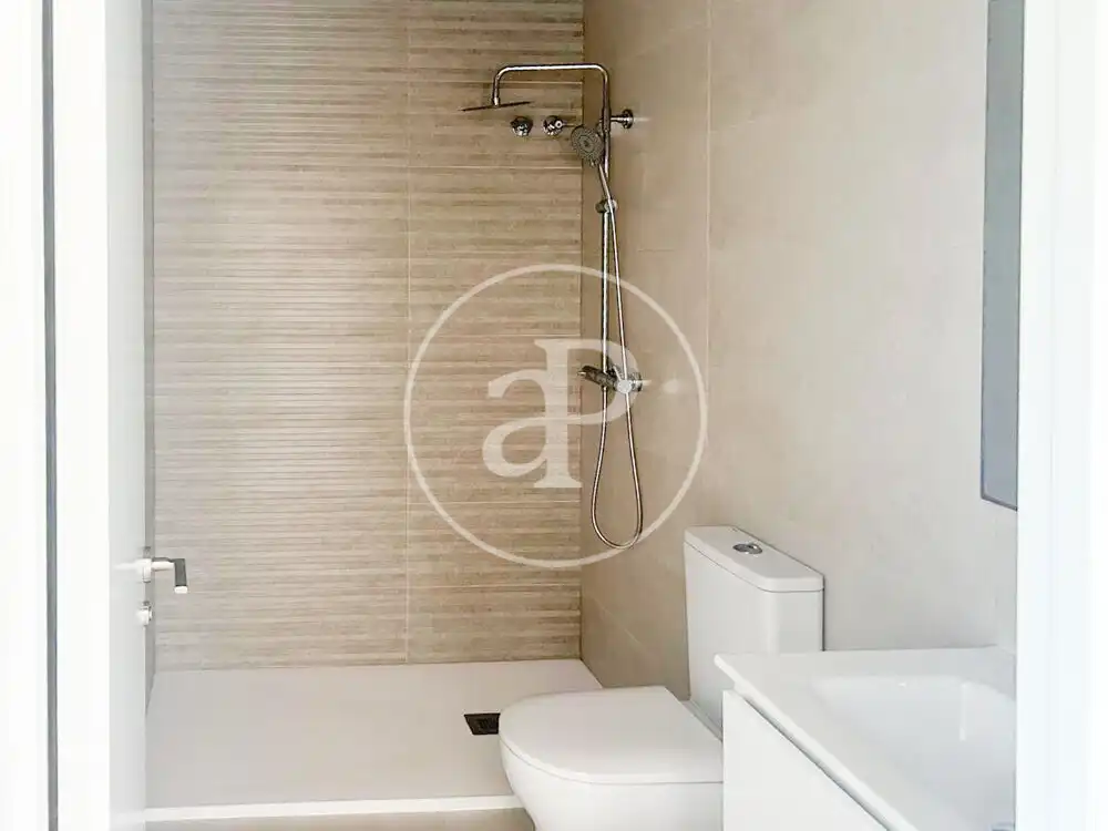 Bany de Pis en venda en Valencia amb Aire condicionat i Calefacció