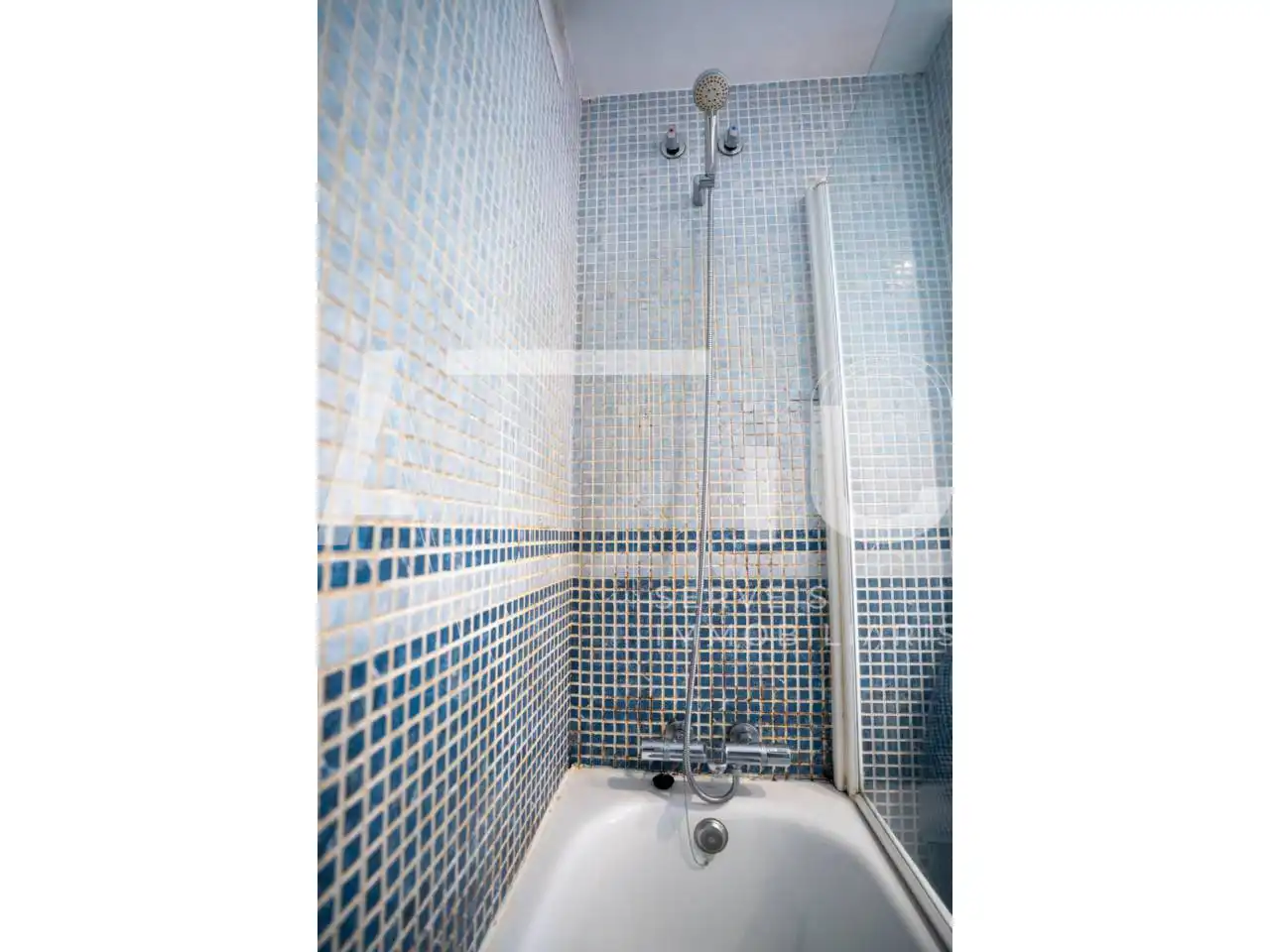 Badezimmer von Dachboden zum Verkauf in Sant Quirze del Vallès mit Klimaanlage, Heizung und Parkett