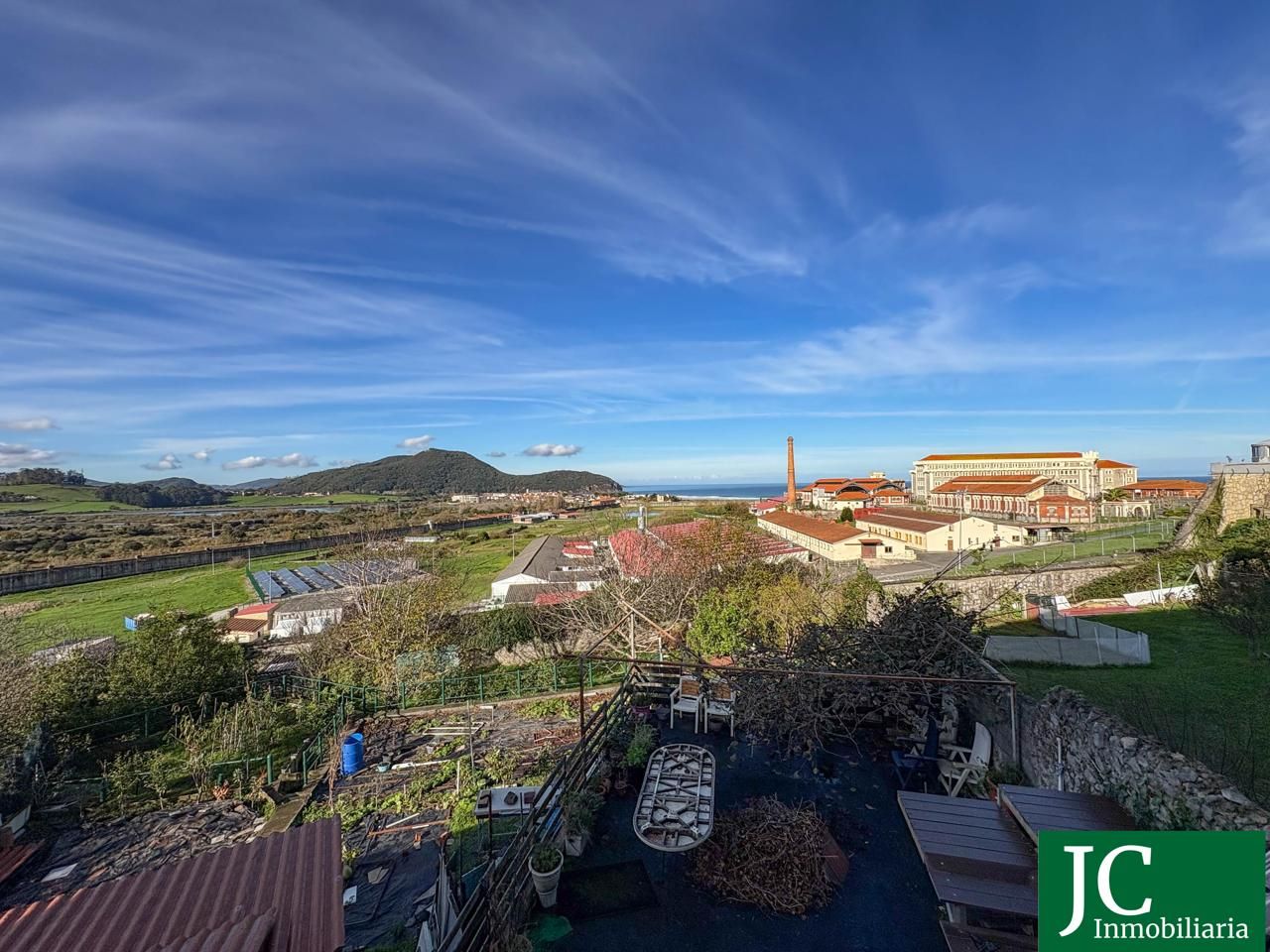 Vista exterior de Ático en venta en Santoña