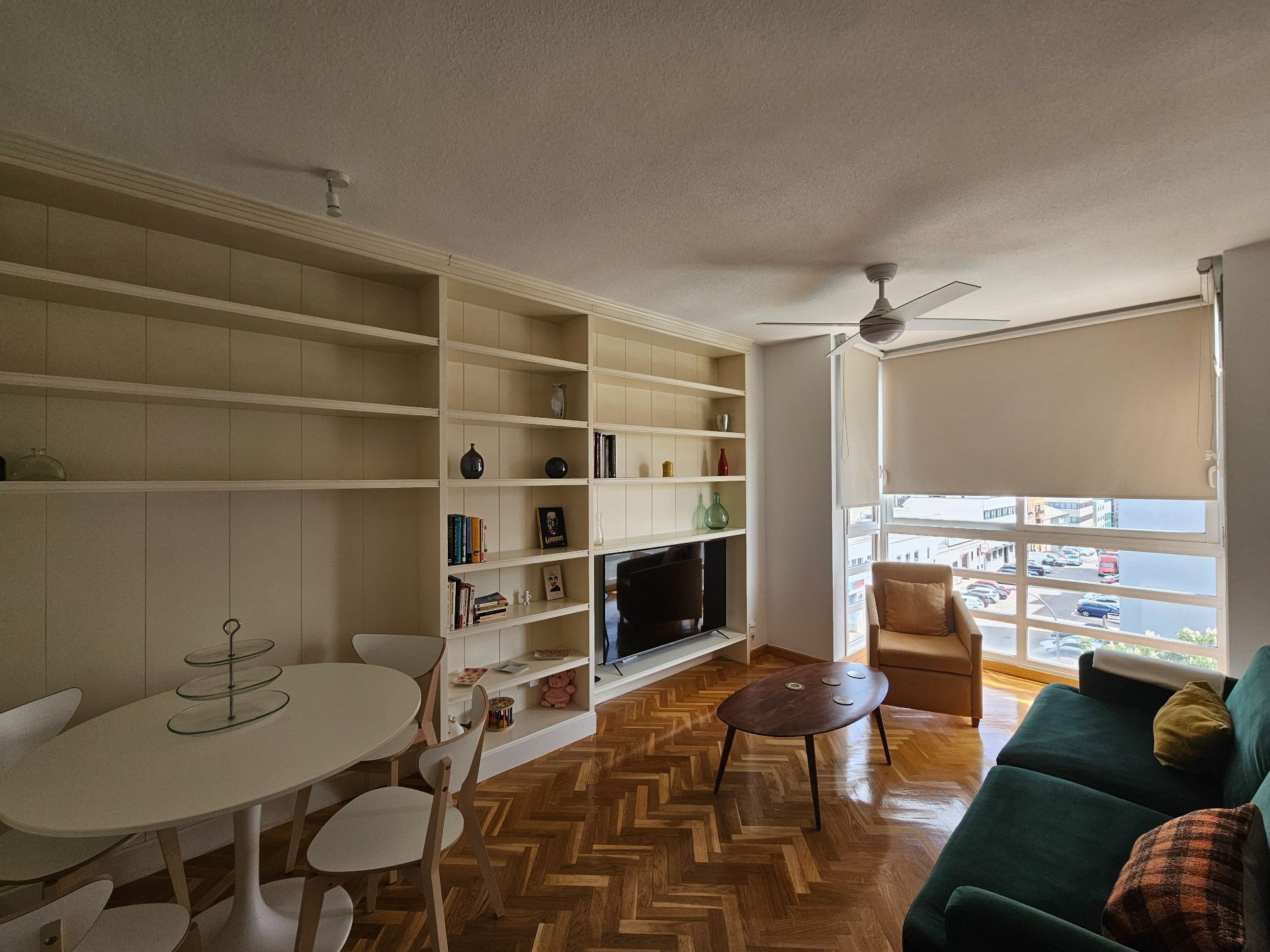 Living room of Flat to rent in  Madrid Capital  with Air Conditioner, Heating and Furnished