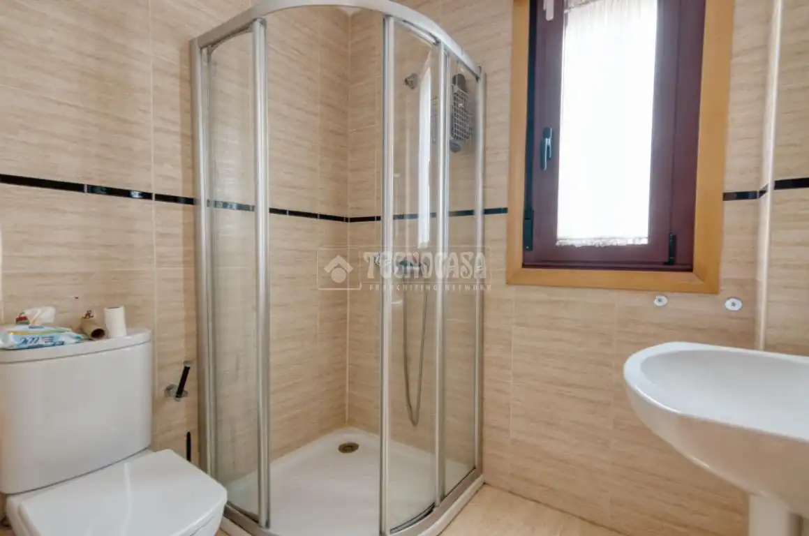 Baño de Casa o chalet en venta en Castellanos de Moriscos con Aire acondicionado, Calefacción y Jardín privado