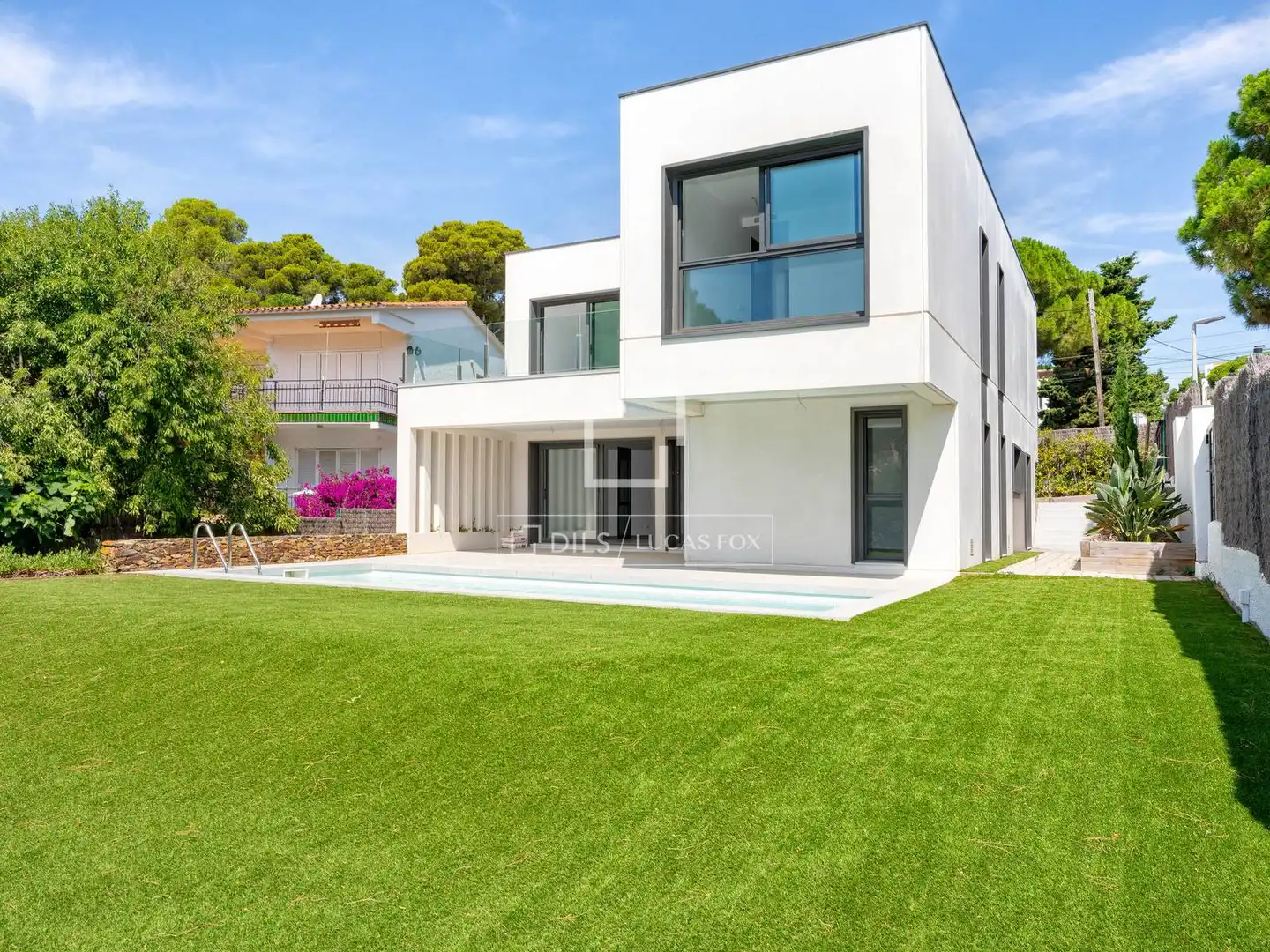 Vista exterior de Casa o xalet en venda en Llançà amb Aire condicionat, Calefacció i Jardí privat