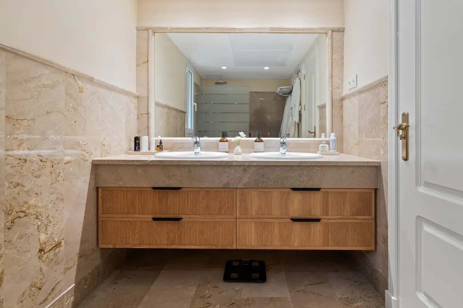 Baño de Planta baja en venta en Marbella con Aire acondicionado, Jardín privado y Terraza