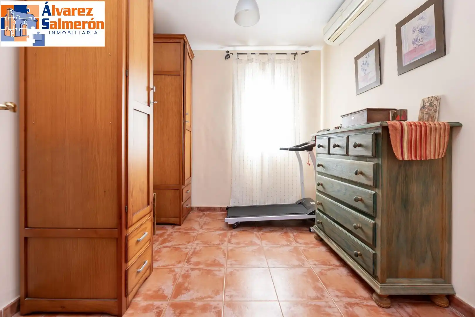 Schlafzimmer von Dachboden zum Verkauf in Churriana de la Vega mit Terrasse und Abstellraum