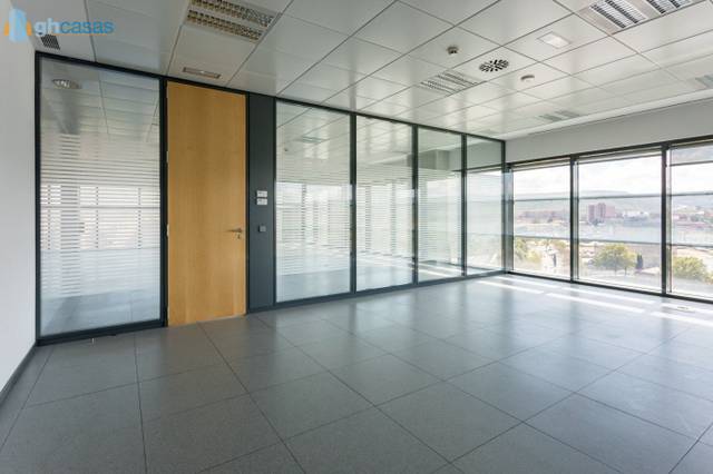 Oficina en Alquiler en El Clavín - Valdeluz