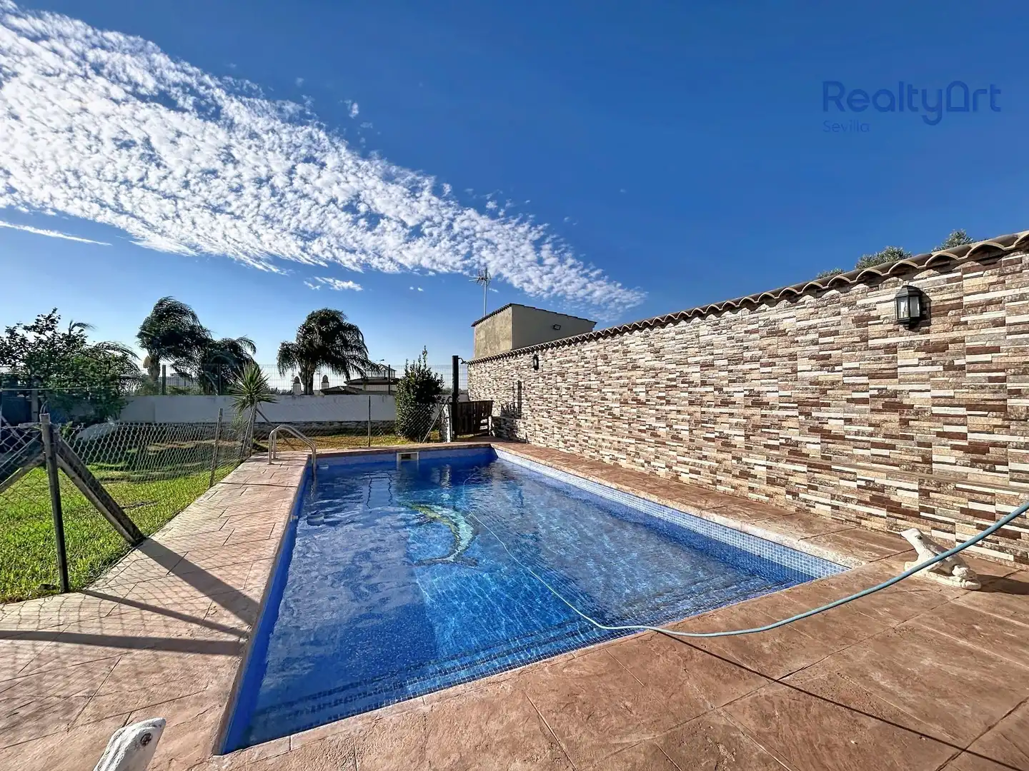 Piscina de Casa o xalet en venda en Dos Hermanas amb Aire condicionat, Calefacció i Jardí privat