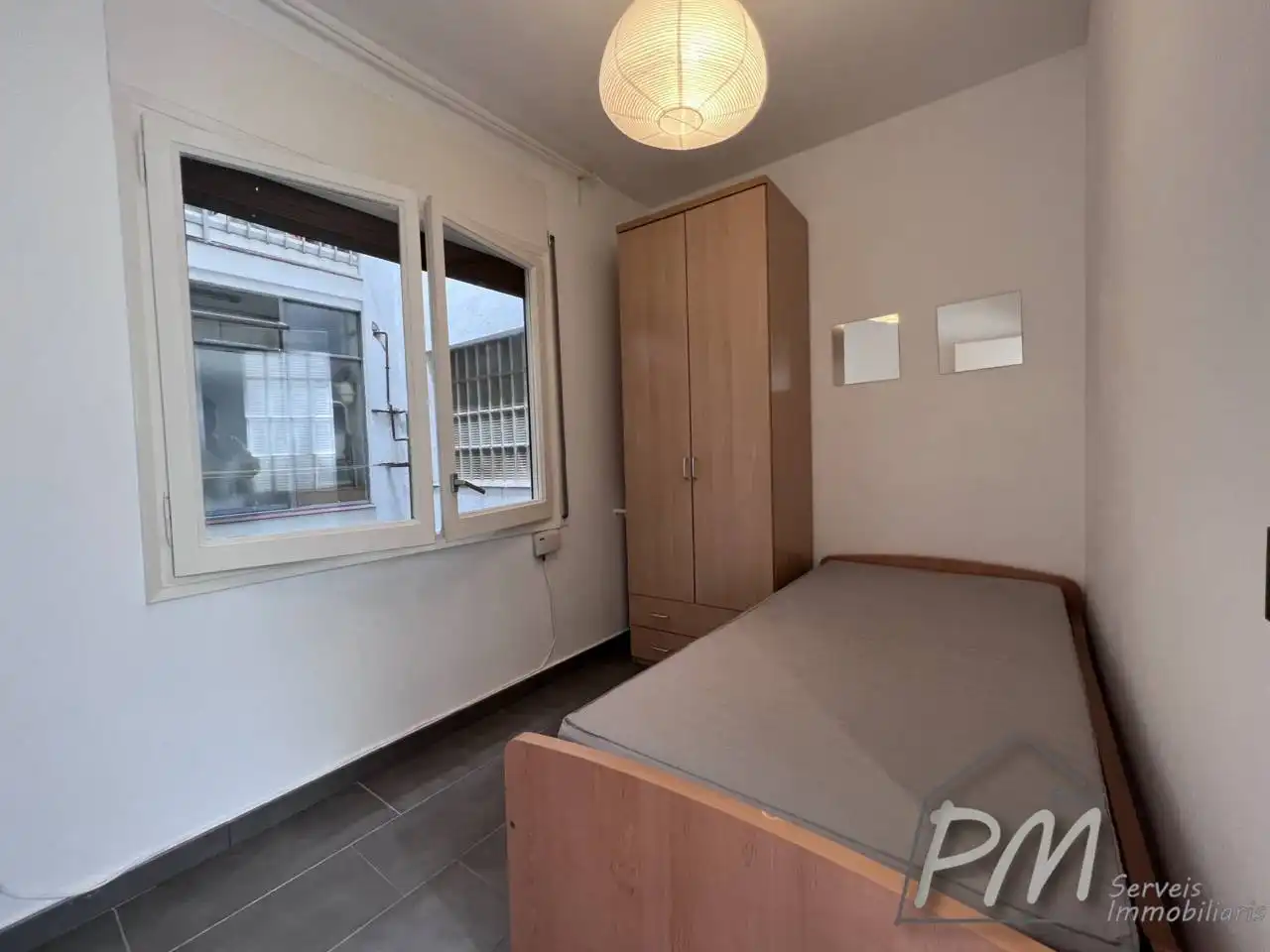 Dormitori de Pis en venda en Eixample Sud – Migdia