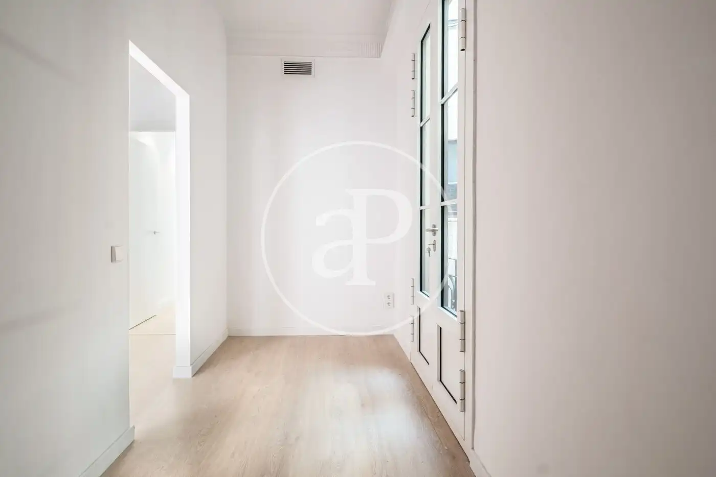 Flat for rent in Barcelona  with Air Conditioner, Heating and Balcony