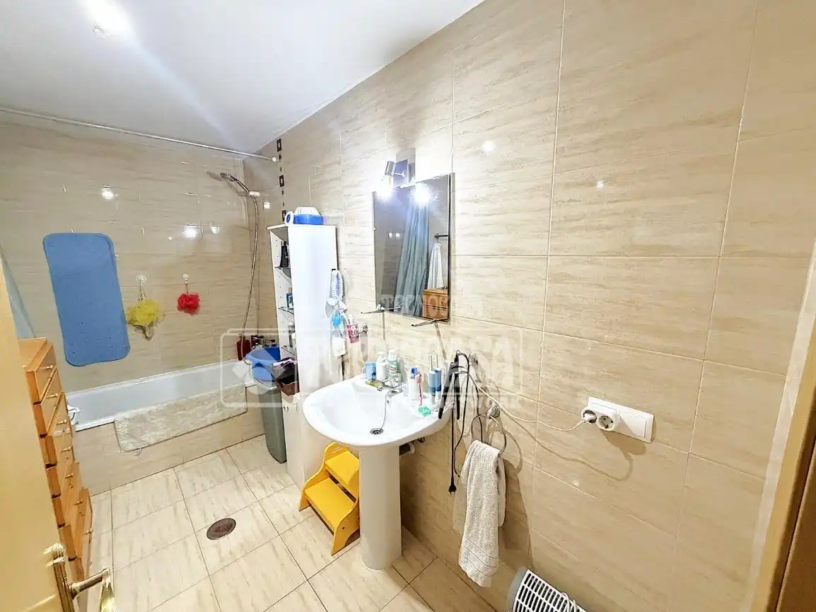 Bathroom of Flat for sale in Arcas del Villar