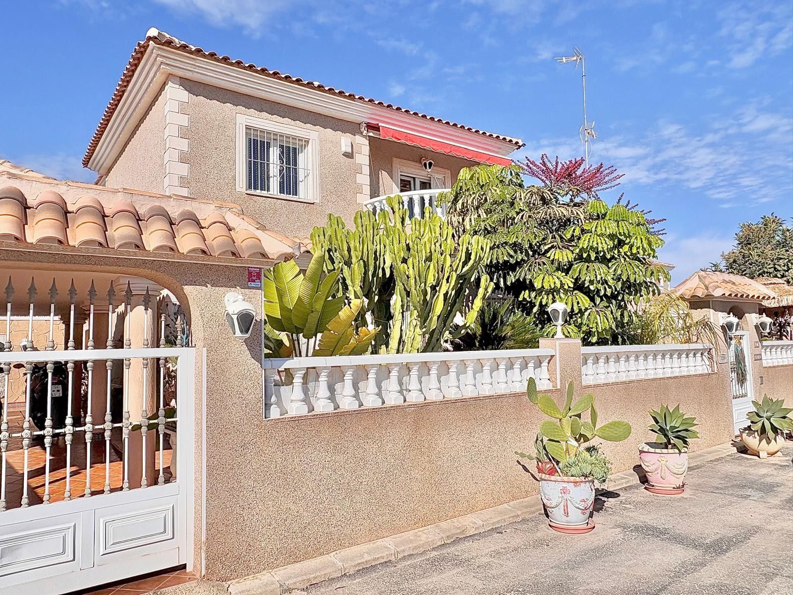Exterior view of House or chalet for sale in Torrevieja  with Air Conditioner, Heating and Private garden