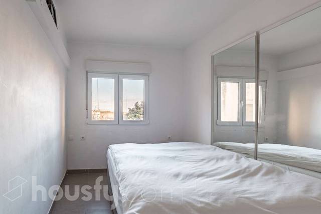 Piso en Venta en CL CALDERON DE LA BARCA, . en El Carmel