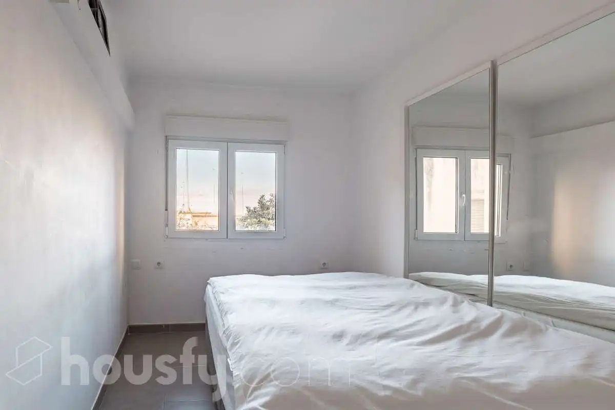 Piso en venta en CL CALDERON DE LA BARCA, El Carmel