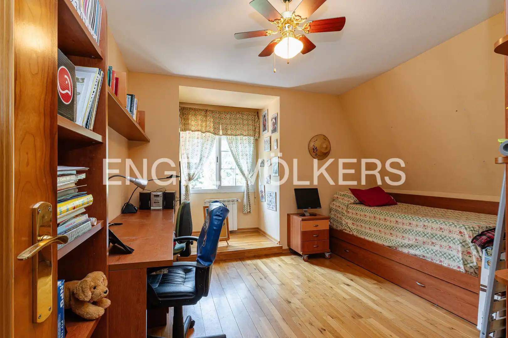 Habitación de Casa o chalet en venta en Las Rozas de Madrid con Aire acondicionado, Calefacción y Jardín privado
