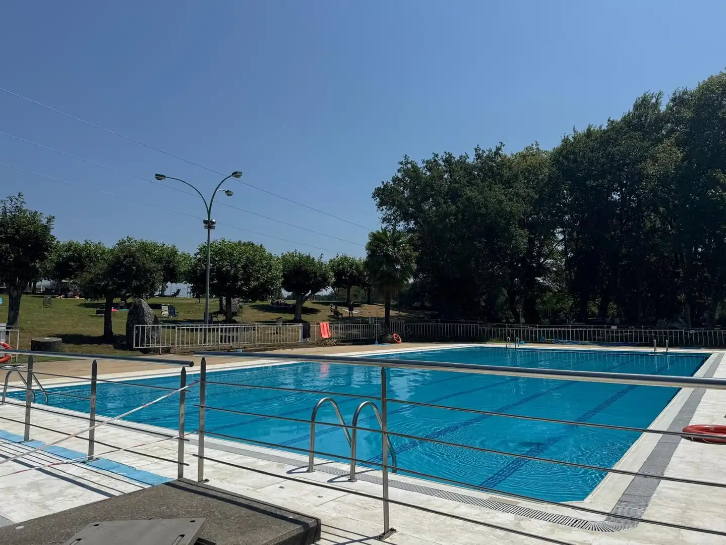 Swimming pool of Flat for sale in Monterroso