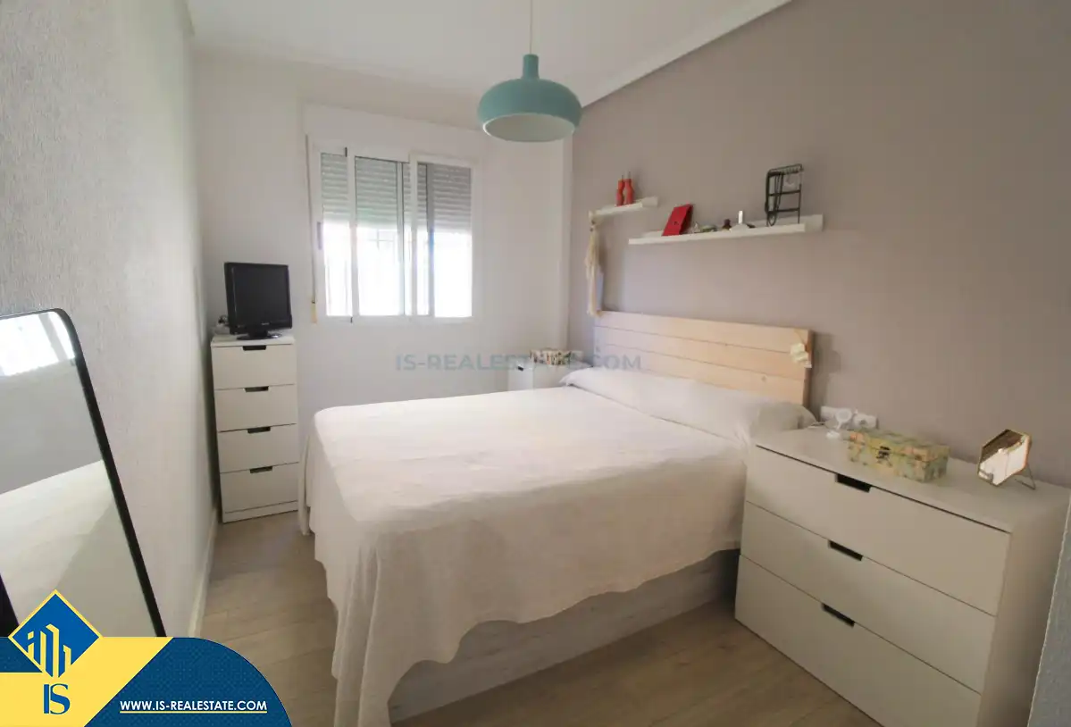 Habitación de Apartamento en venta en Torrevieja con Aire acondicionado, Calefacción y Terraza
