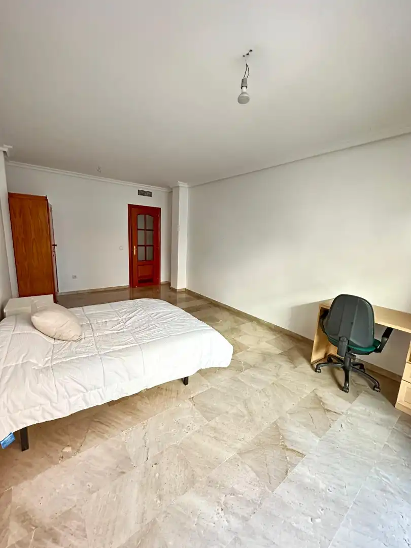 Room in Calle María Malibrán, Tablero Bajo - Arruzafilla
