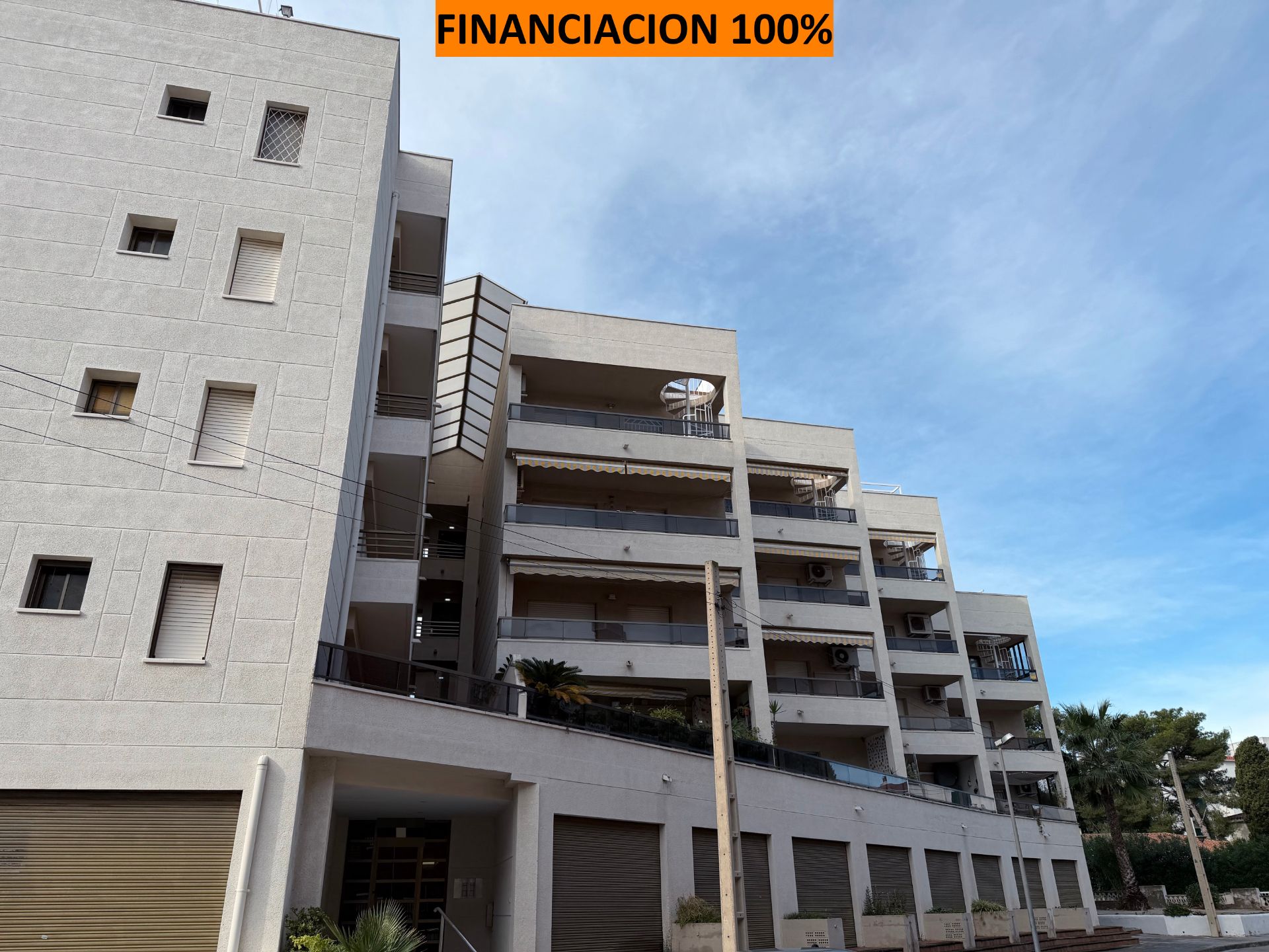 Vista exterior de Àtic en venda en Torredembarra amb Terrassa i Piscina comunitària