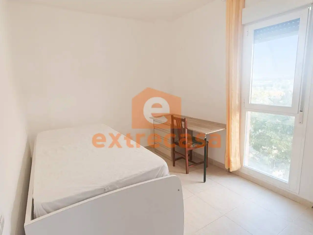 Schlafzimmer von Wohnung zur Miete in Badajoz mit Möbliert