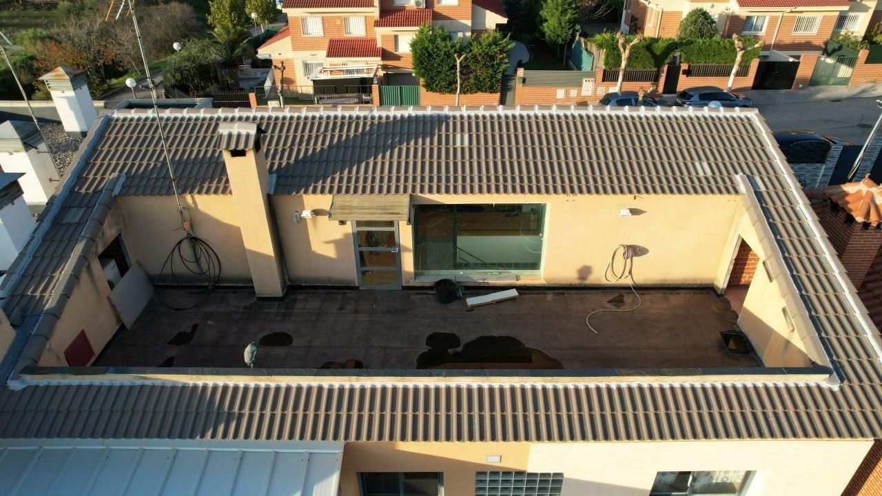 Vista exterior de Casa o xalet en venda en Batres amb Aire condicionat, Jardí privat i Moblat