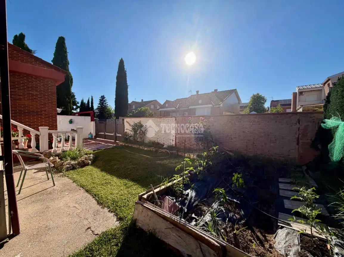 Casa pareada en venta en Villanueva de la Torre, imagen 5