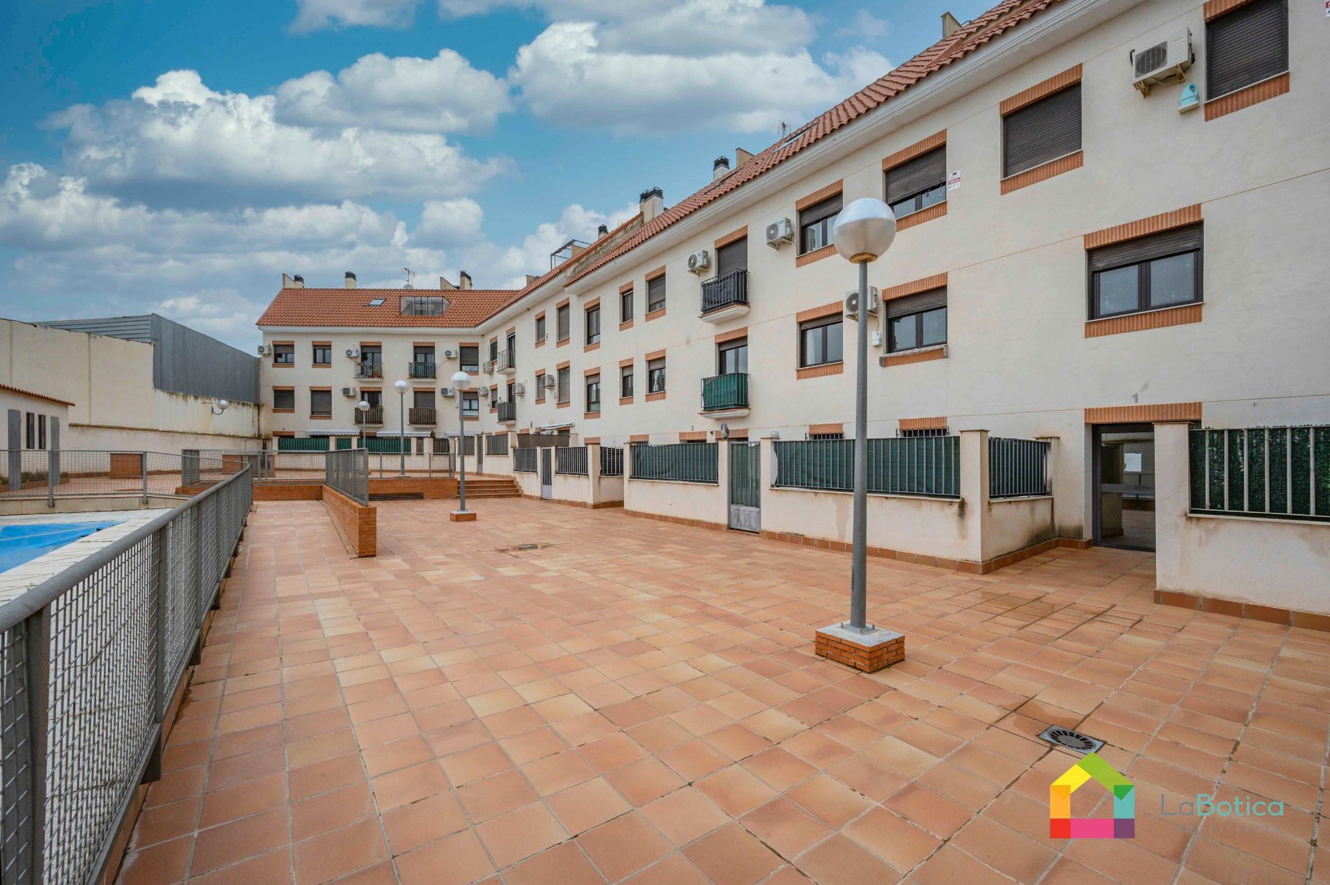 Exterior view of Flat for sale in Yepes  with Air Conditioner, Heating and Community pool