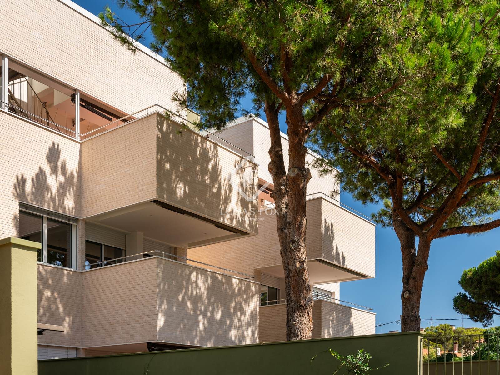 Vista exterior de Piso de alquiler en Castelldefels con Aire acondicionado, Jardín privado y Terraza