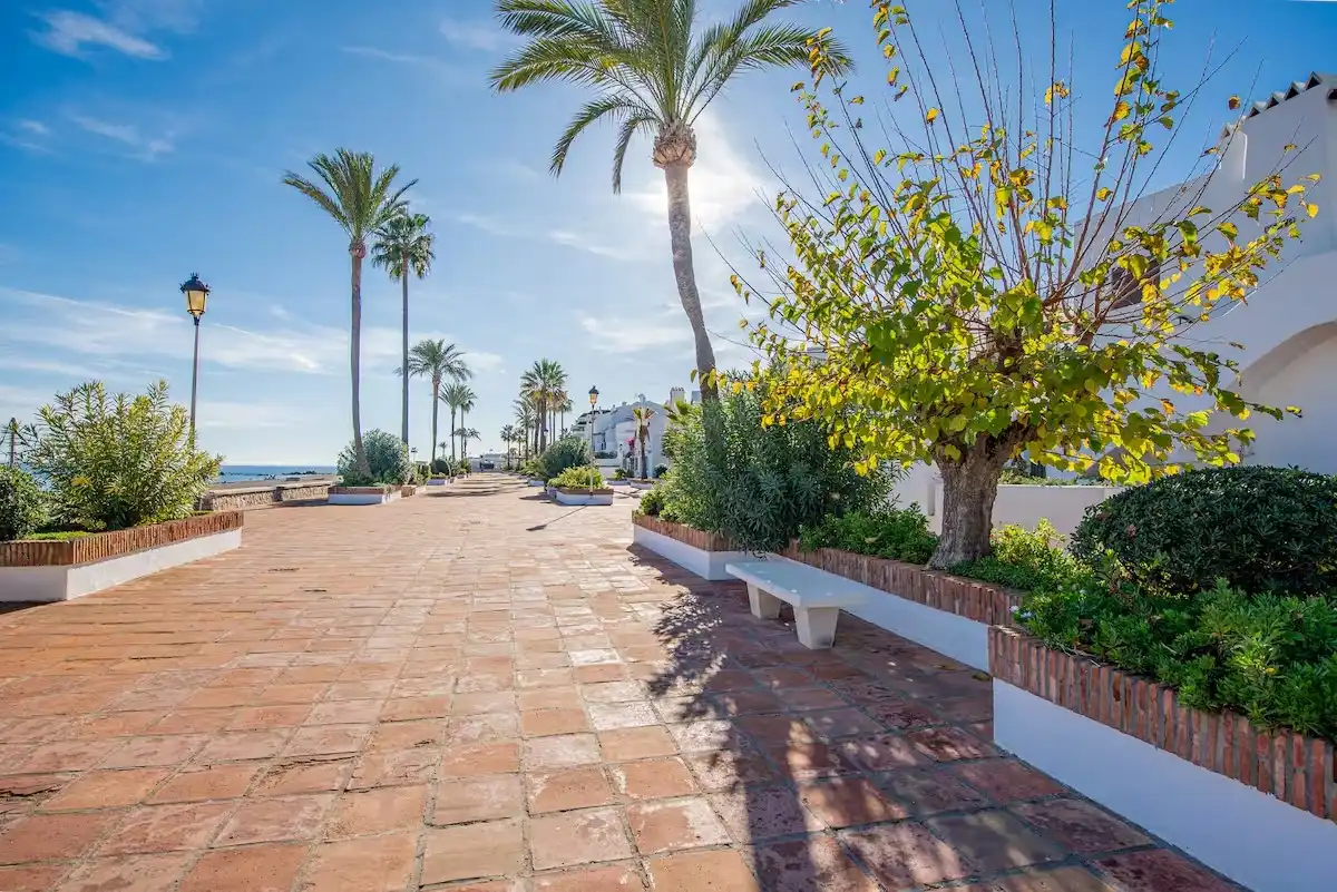Vista exterior de Casa adosada en venta en Manilva con Aire acondicionado, Terraza y Horno