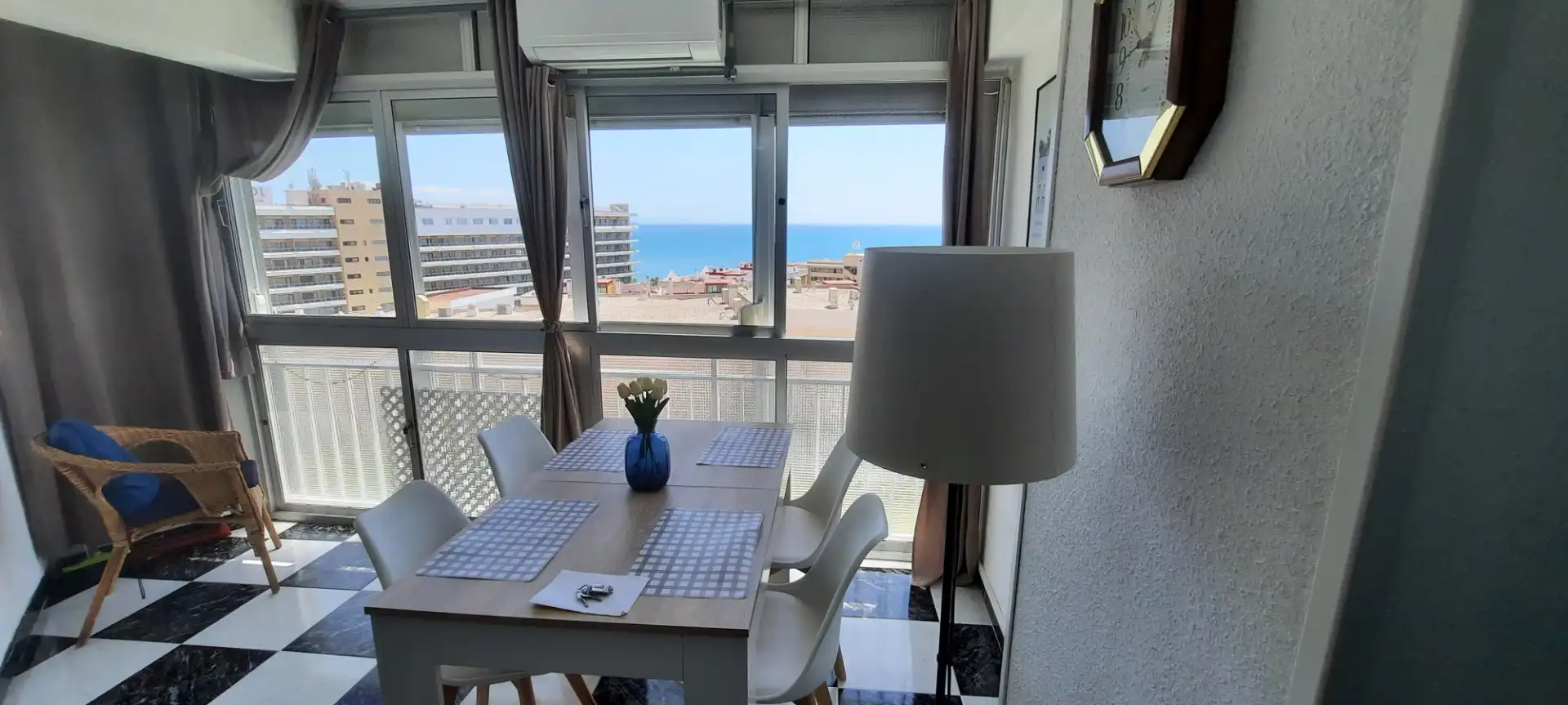 Comedor de Apartamento de alquiler en Torremolinos con Aire acondicionado, Amueblado y Microondas