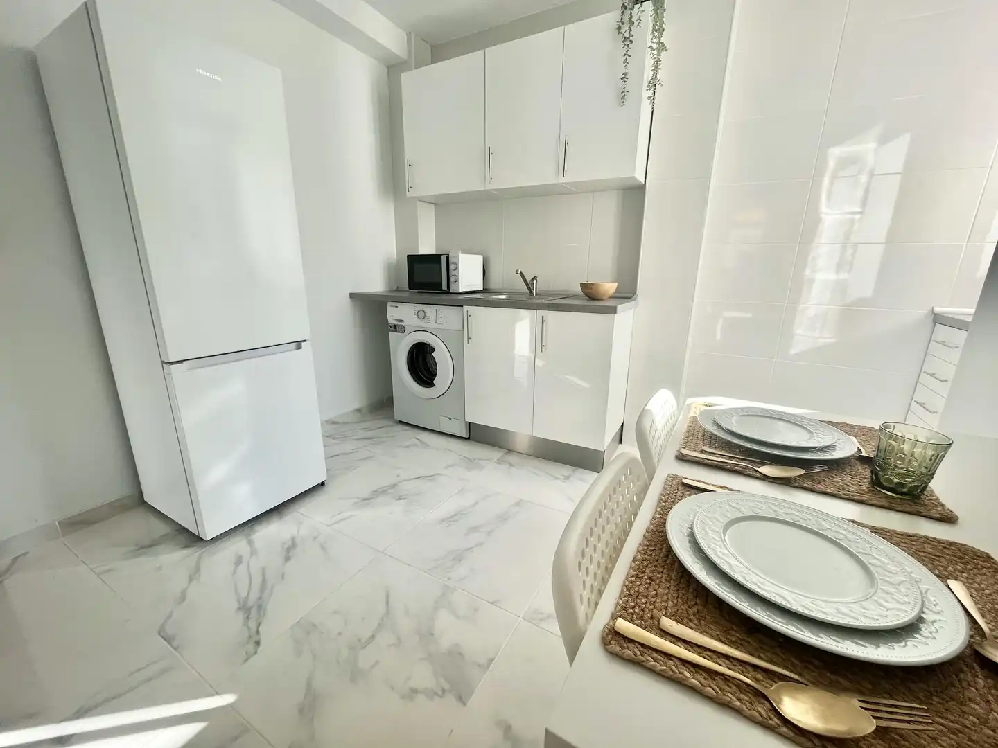 Küche von Wohnung zur untervermieten in Sevilla mit Möbliert, Waschmaschine und Fernseher
