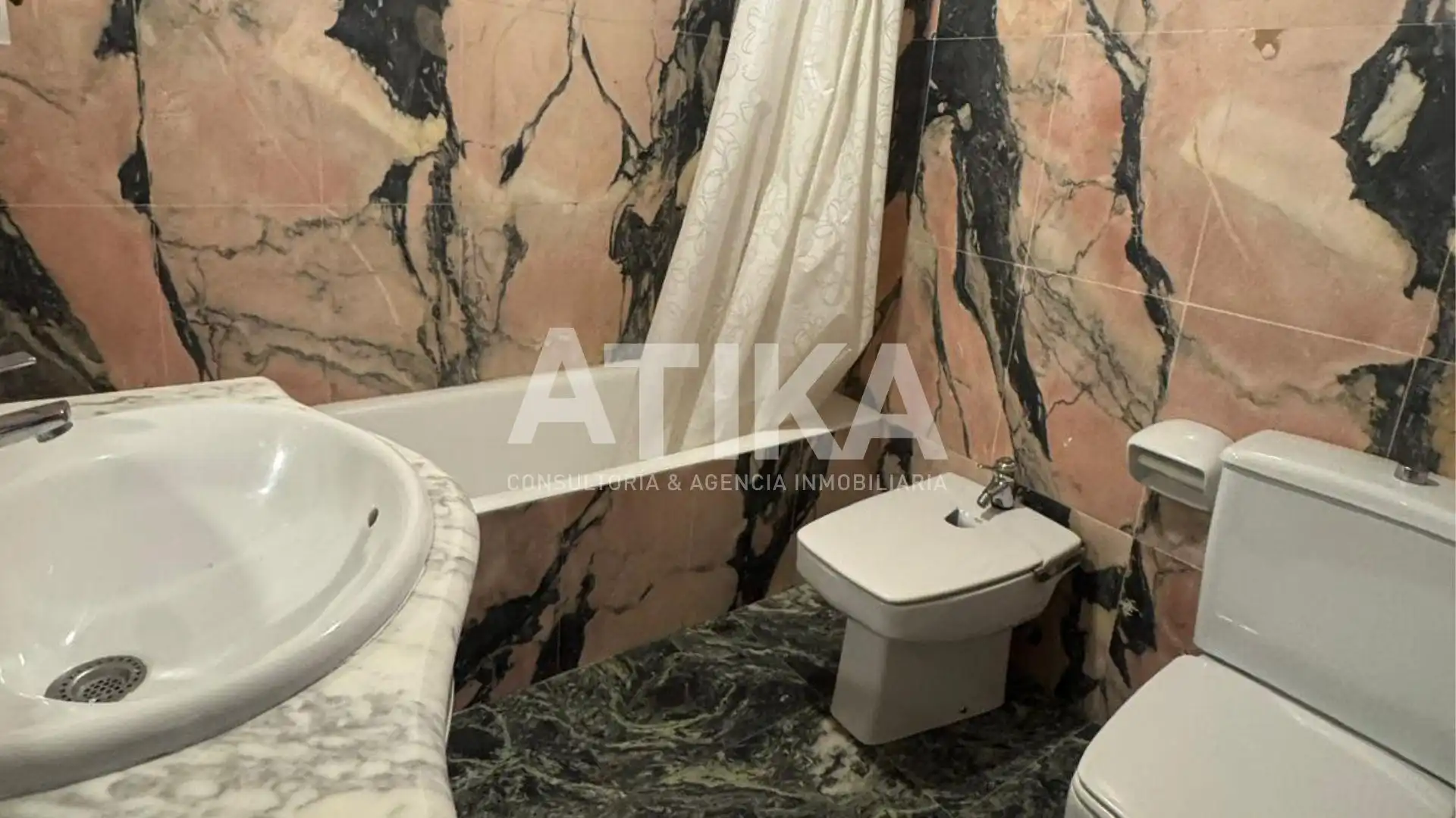 Baño de Ático en venta en Ontinyent con Aire acondicionado, Calefacción y Parquet
