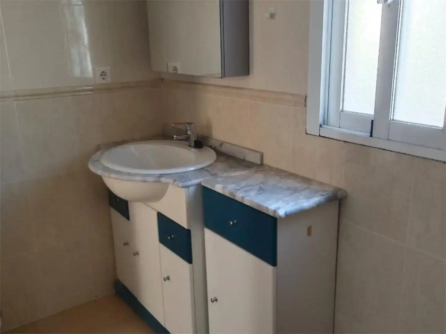 Baño de Piso en venta en La Nucia con Aire acondicionado, Jardín privado y Piscina