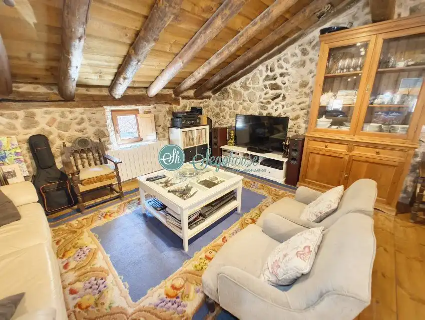 Sala d'estar de Casa o xalet en venda en Espirdo amb Calefacció