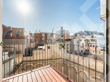 Piso con balcón en venta en Via Laietana
