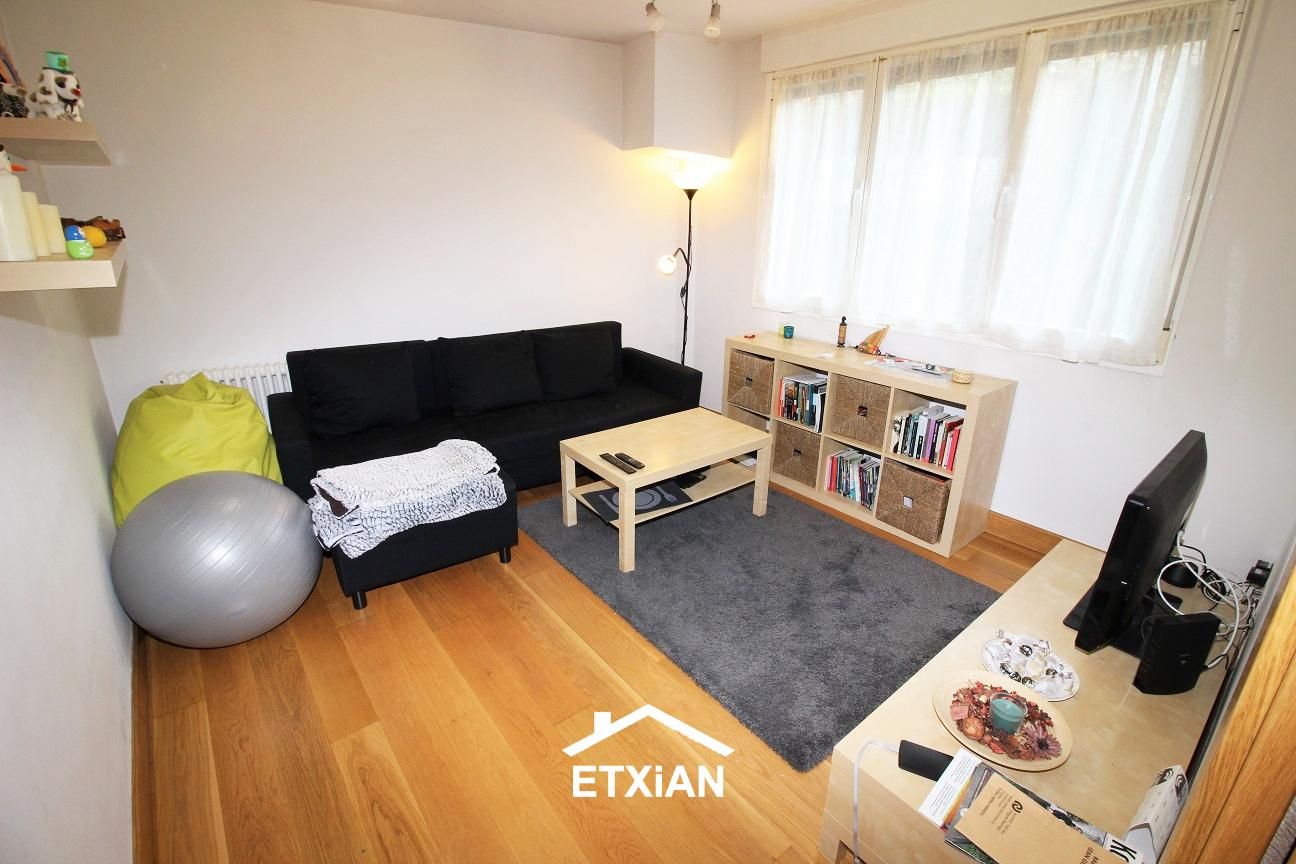 Sala d'estar de Apartament en venda en Oñati amb Calefacció i Traster