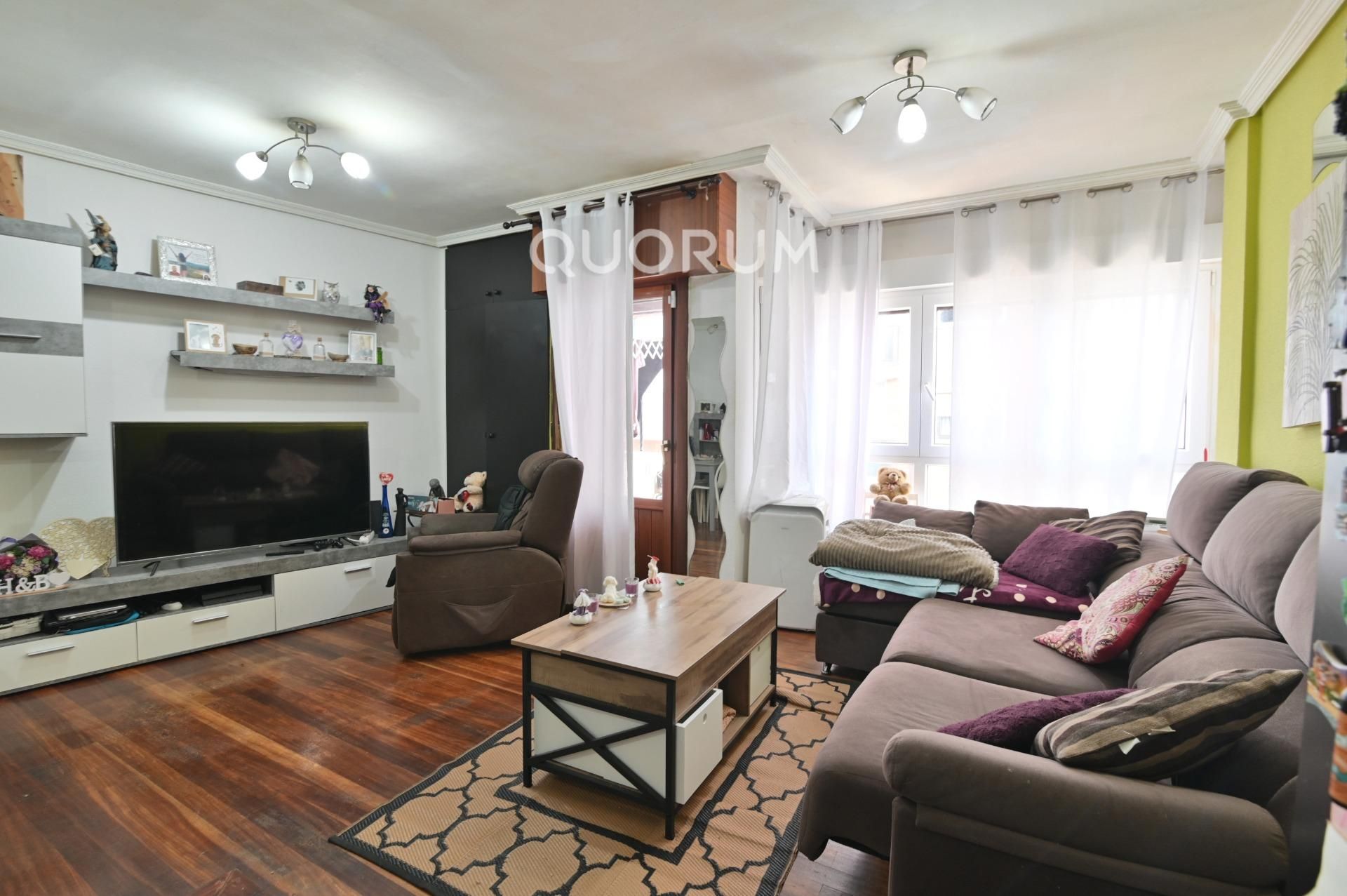 Sala d'estar de Pis en venda en Bilbao  amb Terrassa