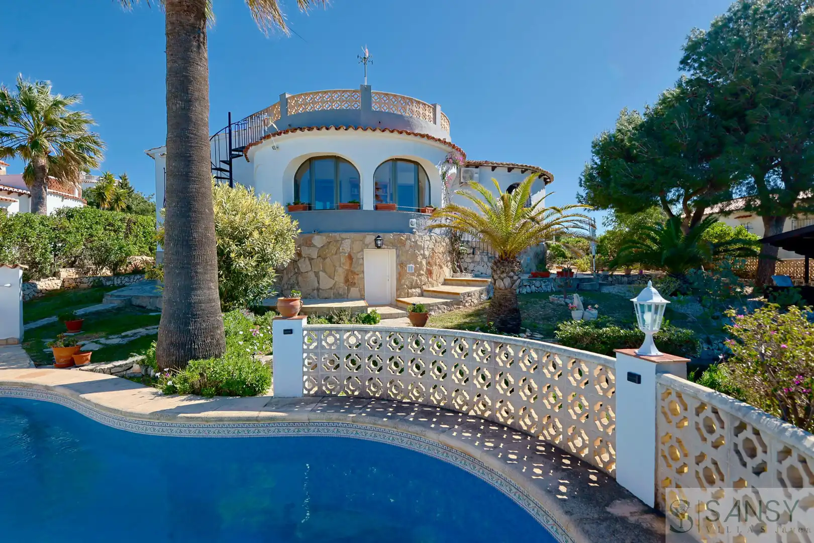 Vista exterior de Casa o xalet en venda en Jávea / Xàbia amb Terrassa i Piscina