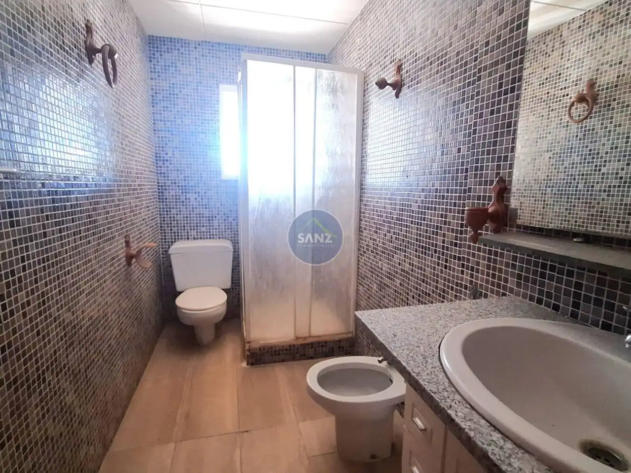 Badezimmer von Wohnung zum Verkauf in Chella mit Balkon