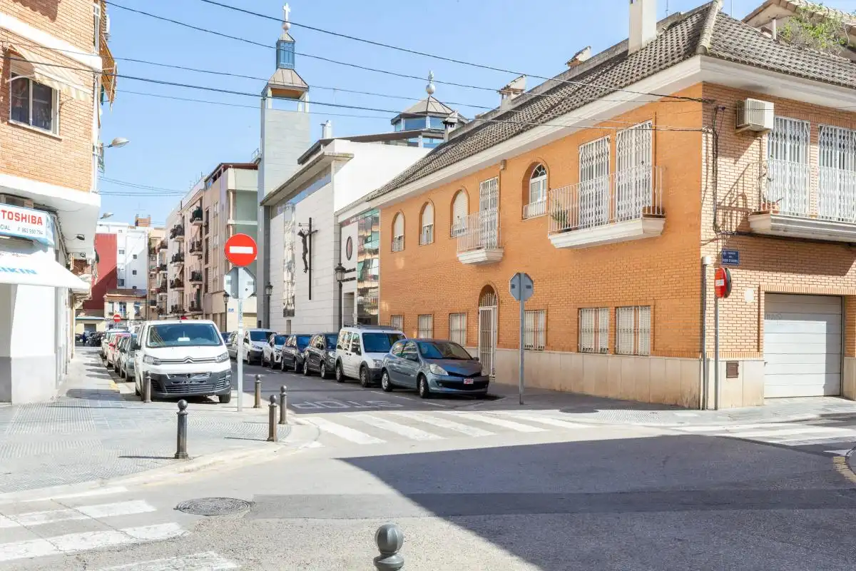 Vista exterior de Piso en venta en Valencia con Calefacción