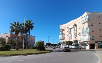 Exterior view of Flat for sale in San Fernando  with Air Conditioner and Storage room