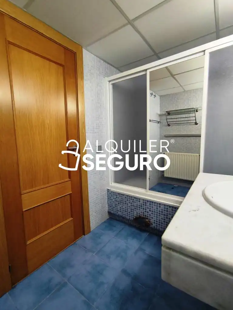 Baño de Piso de alquiler en Paracuellos de Jarama con Aire acondicionado, Calefacción y Terraza