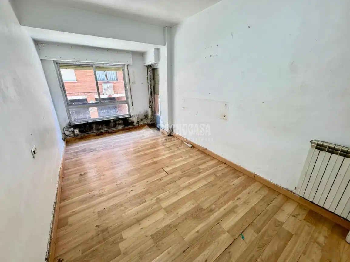 Piso en venta en León Capital  con Calefacción, Parquet y Balcón