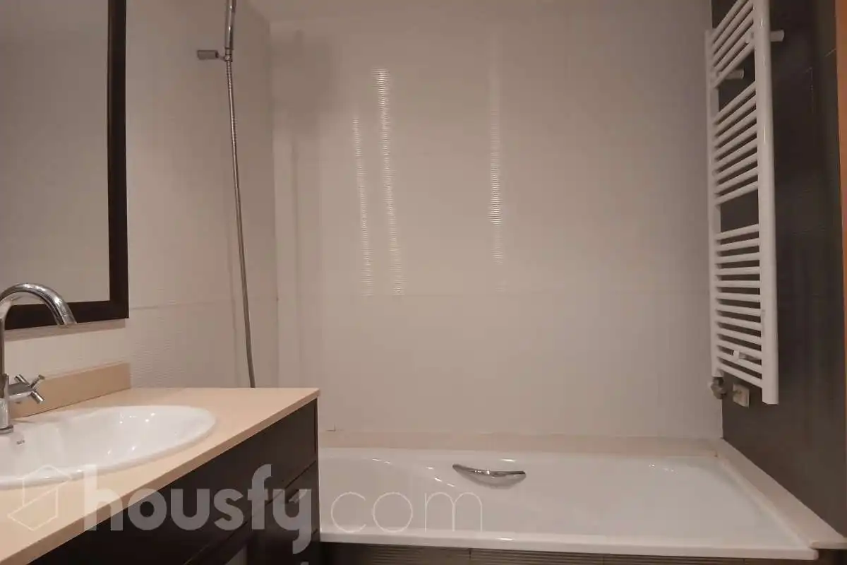 Bathroom of Flat for rent in Barcelona  with Air Conditioner, Heating and Parquet flooring