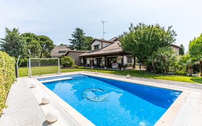 Jardí de Casa o xalet en venda en Villaviciosa de Odón amb Aire condicionat, Calefacció i Jardí privat