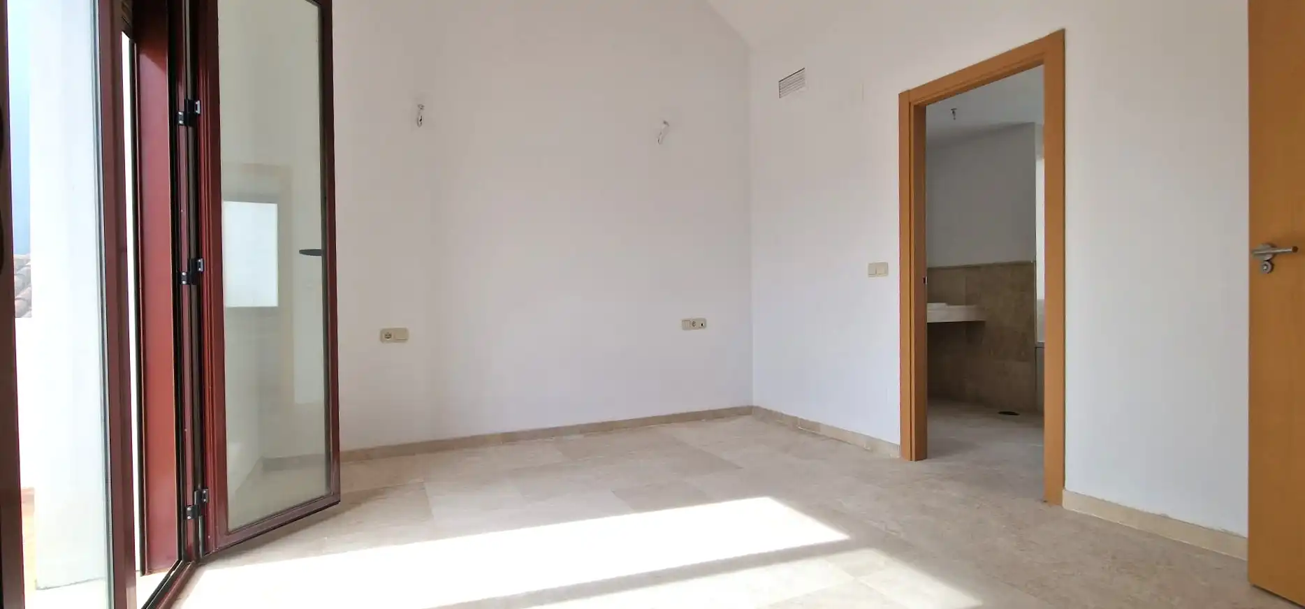 Einfamilien-Reihenhaus zum Verkauf in Cártama mit Privatgarten und Terrasse