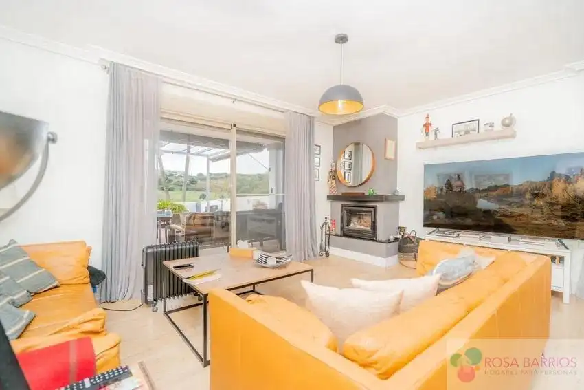 Sala d'estar de Casa adosada en venda en Estepona amb Terrassa, Traster i Piscina comunitària