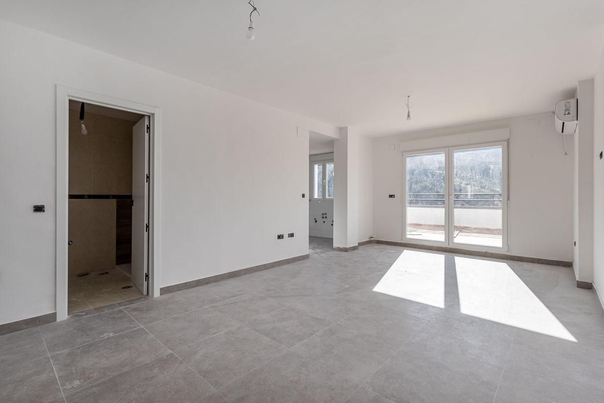 Piso en venta en Cenes de la Vega con Jardín privado, Terraza y Balcón