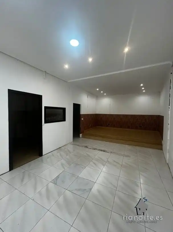 Local comercial en venta en Centro, imagen 2