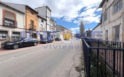 Vista exterior de Casa adosada en venda en Moratilla de los Meleros amb Balcó